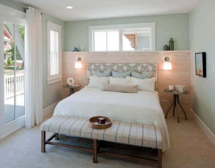 How to decorate a bedroom around windows