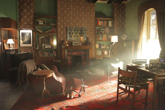 How to decorate your apartment like sherlock holmes