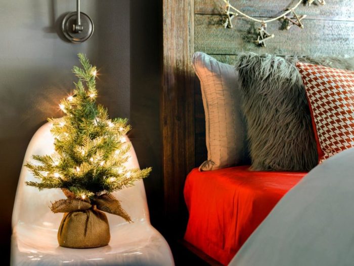 How to decorate for christmas a small apartment