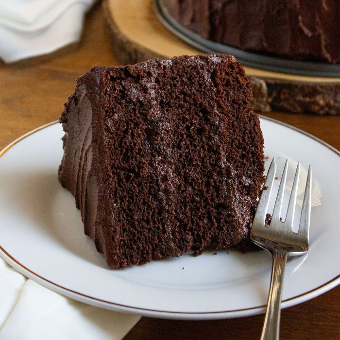 How to decorate moist chocolate cake