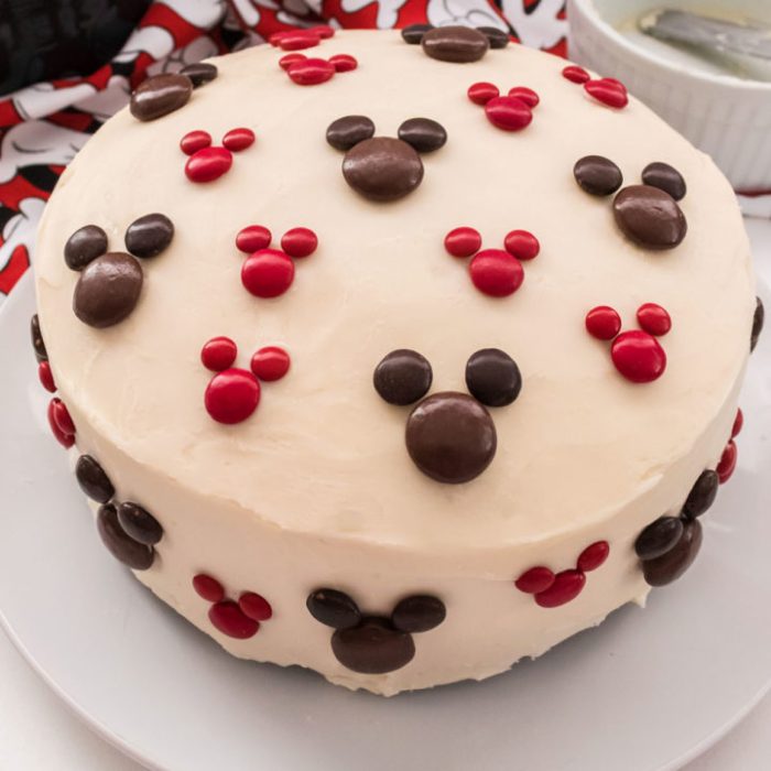 How to decorate mickey mouse cake pan