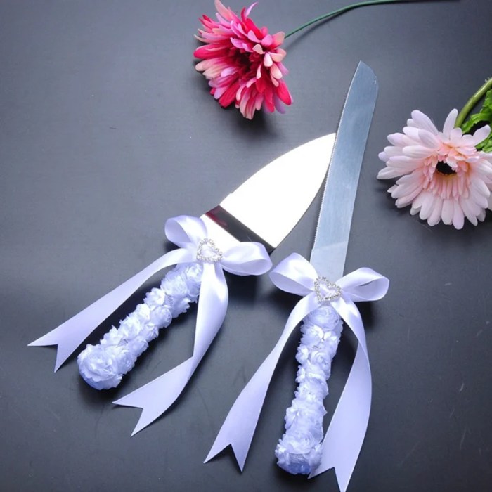 How to decorate knife for cake cutting