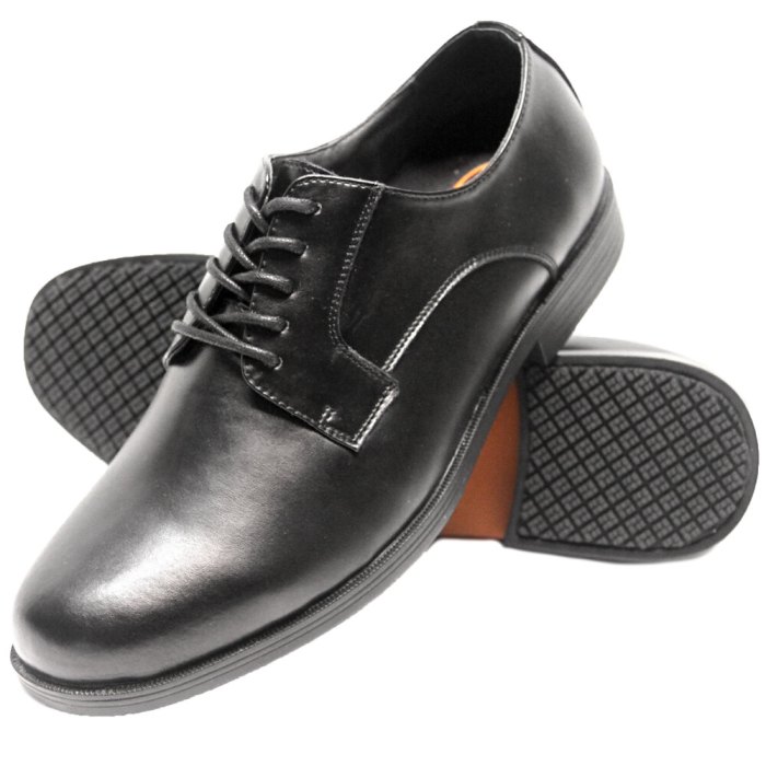 Wide width men's dress shoes