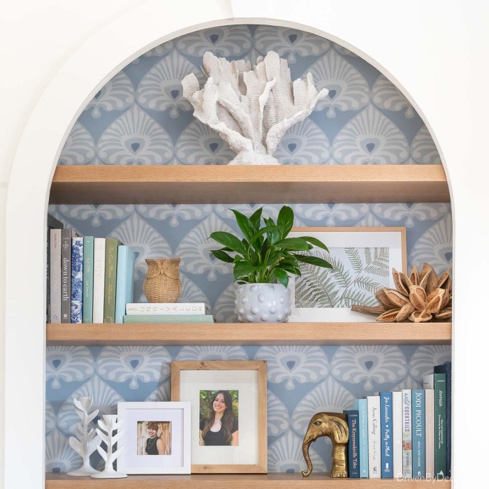 How to decorate living room shelf